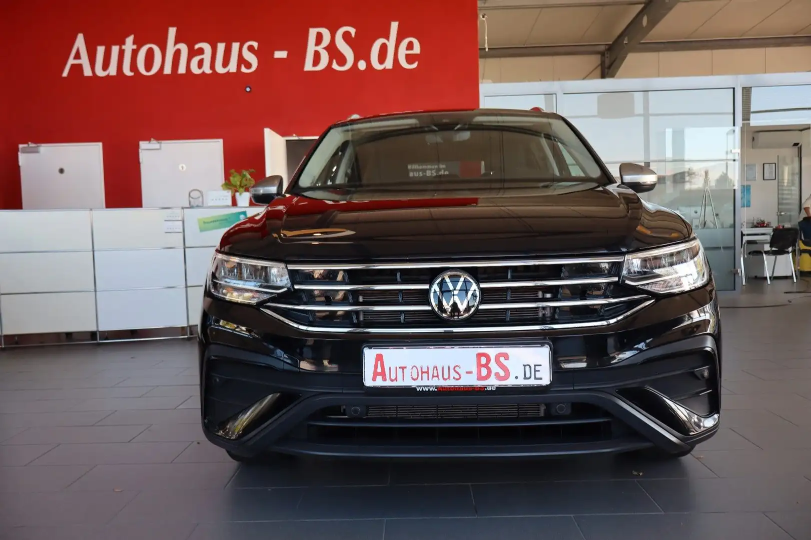 Volkswagen Tiguan Allspace 1.5 TSI,Navi,LED,AHK,7-SITZER Zwart - 2