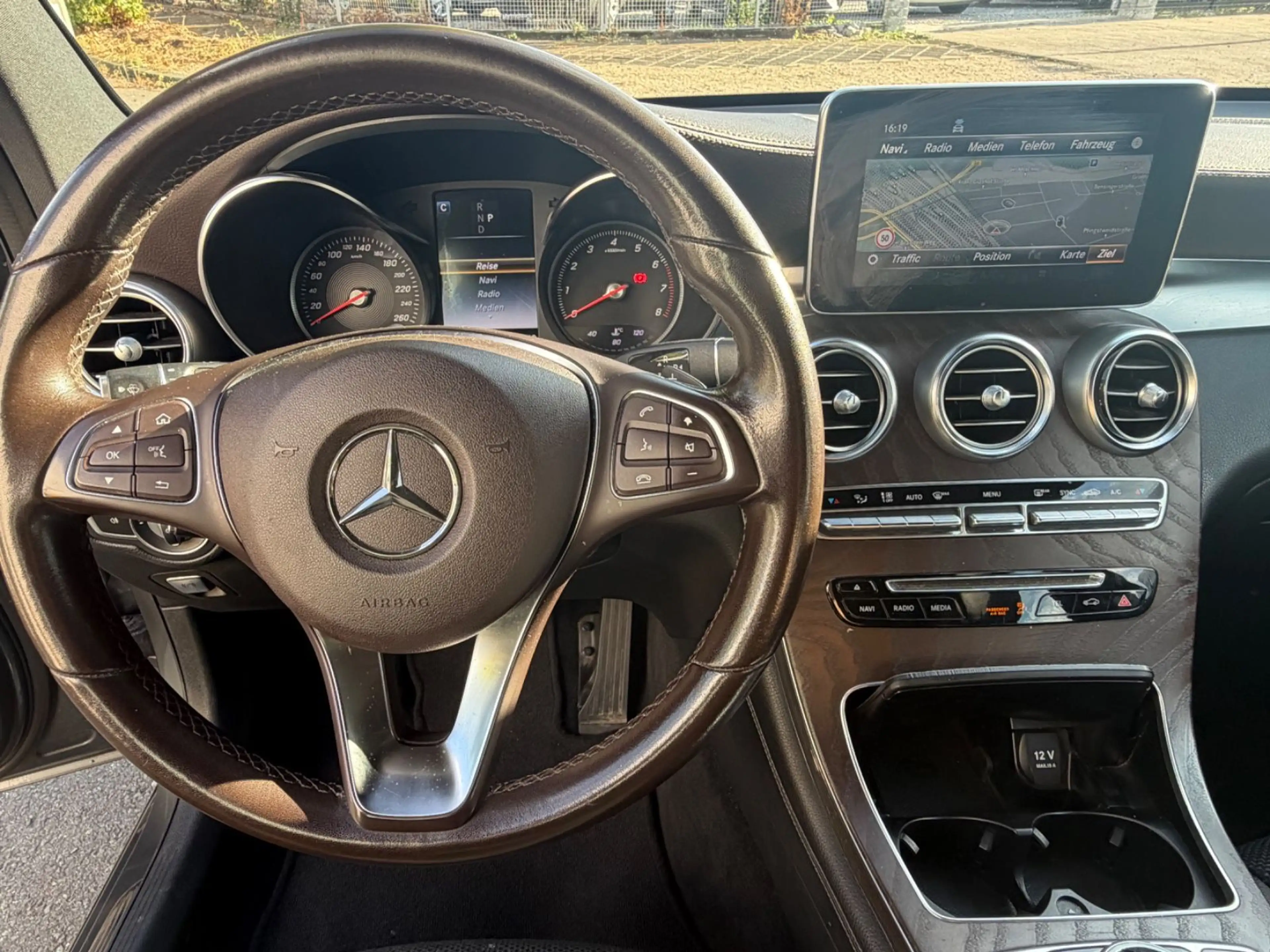 Mercedes-Benz GLC 250 4Matic — photo 7