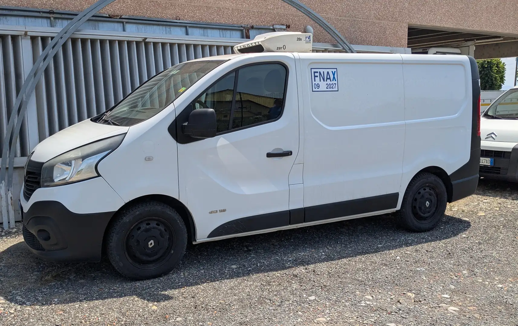 Renault Trafic isotermico con gruppo frigorifero Bianco - 1