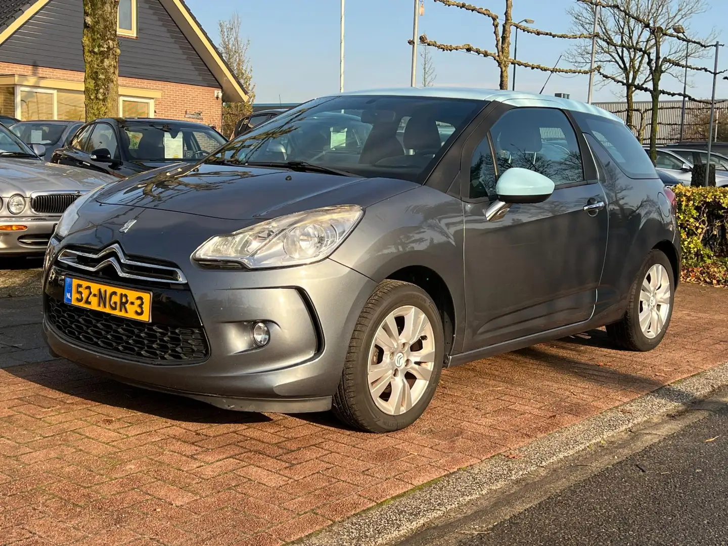 Citroen DS3 1.4 Chic | Sportieve auto! APK 10-2026! Youngtimer Gris - 2