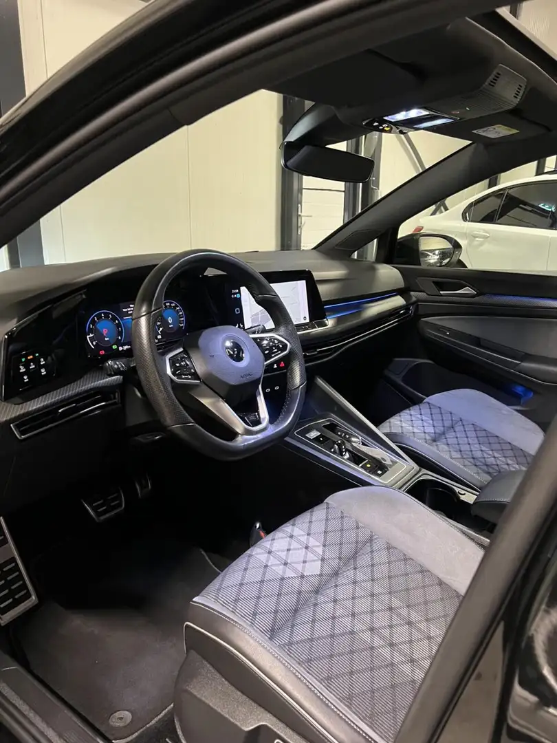 Volkswagen Golf 1.5 eTSI R-Line Pano Carplay Sfeer IQ Light Schwarz - 2