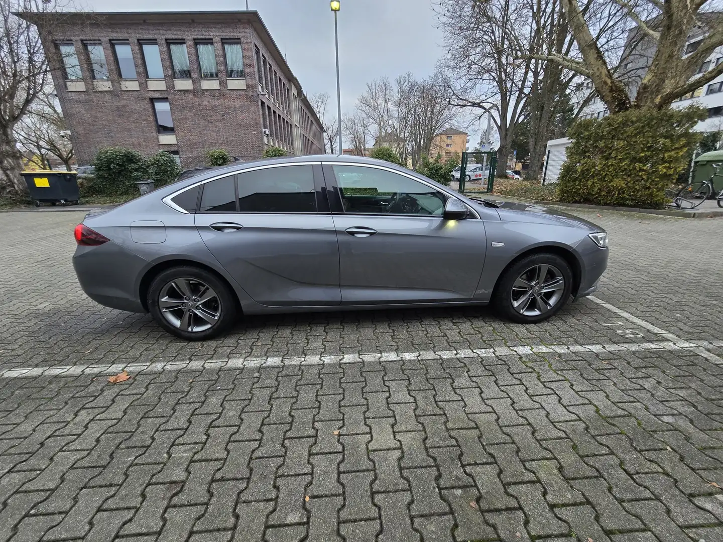 Opel Insignia Dynamic Grau - 2