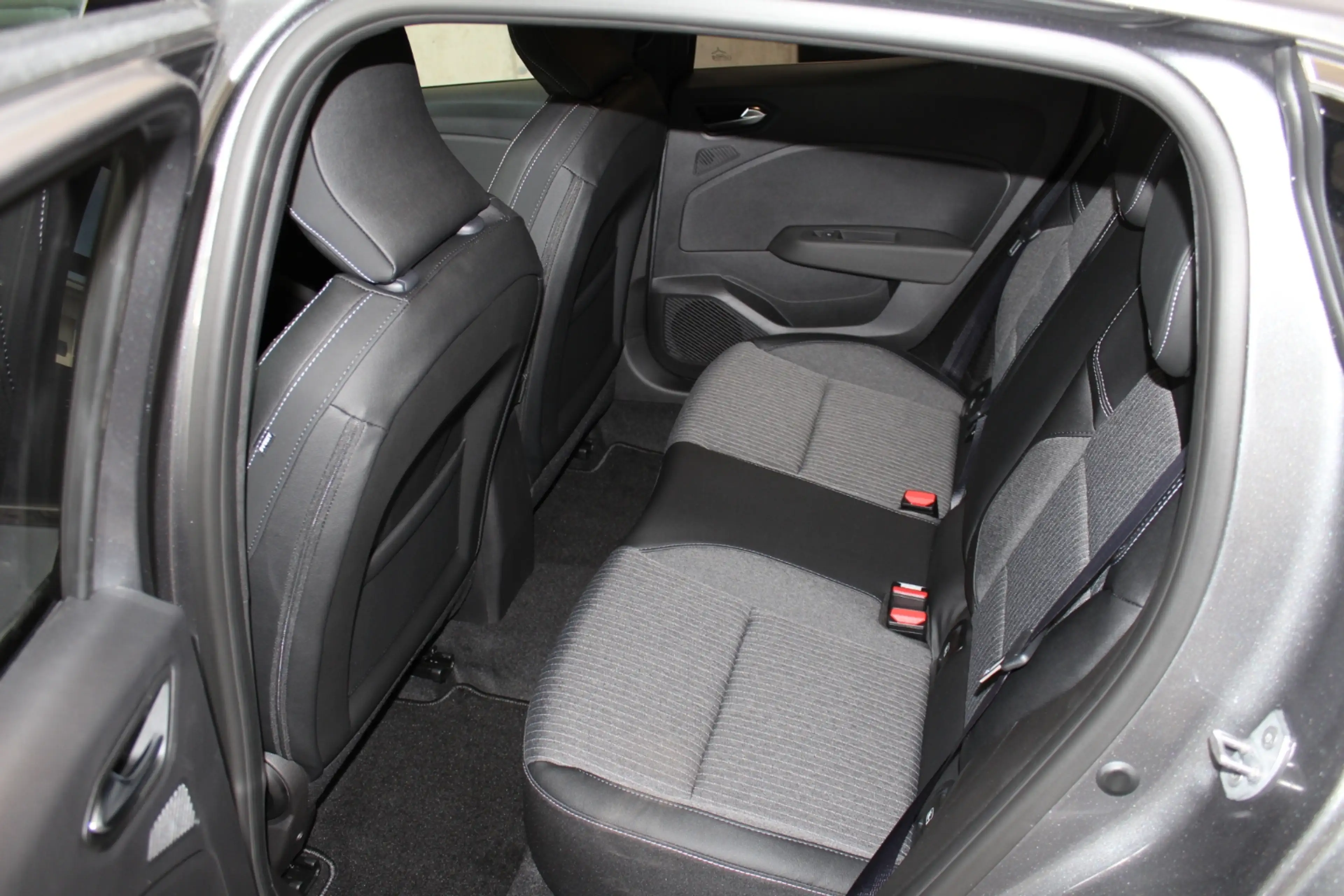 Mitsubishi Colt EDITION 1.6 Hybrid — photo 10