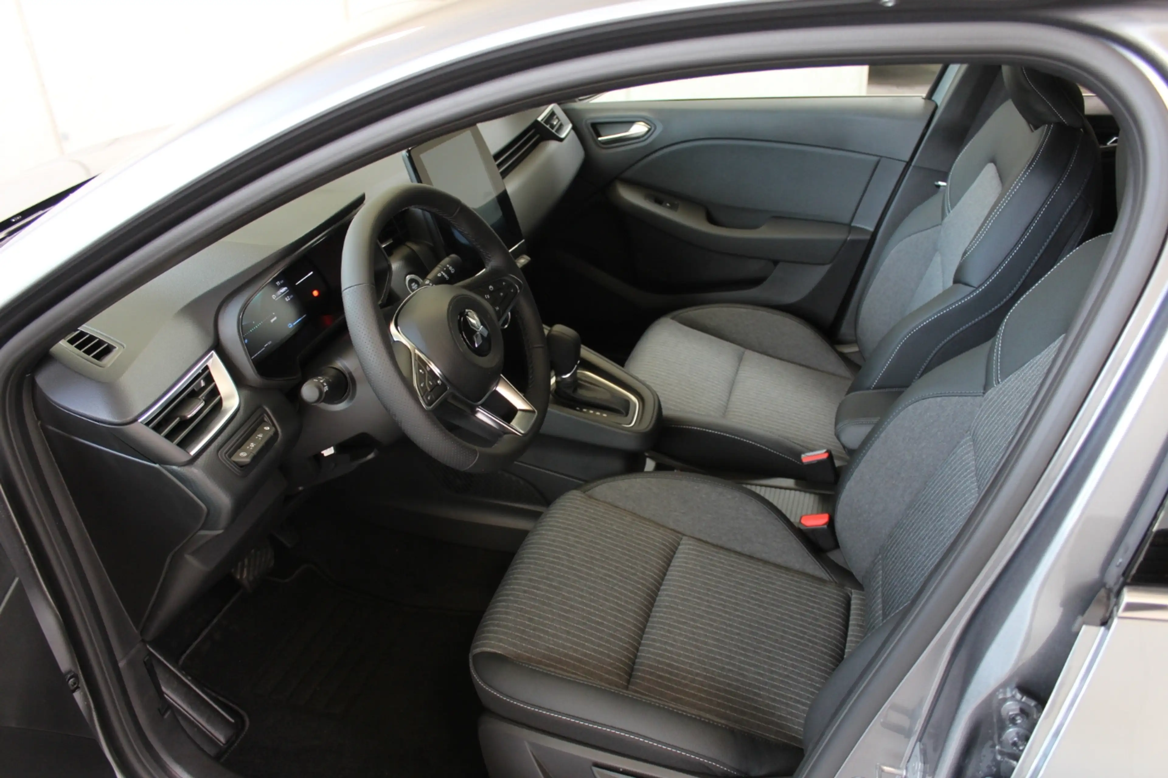 Mitsubishi Colt EDITION 1.6 Hybrid — photo 9