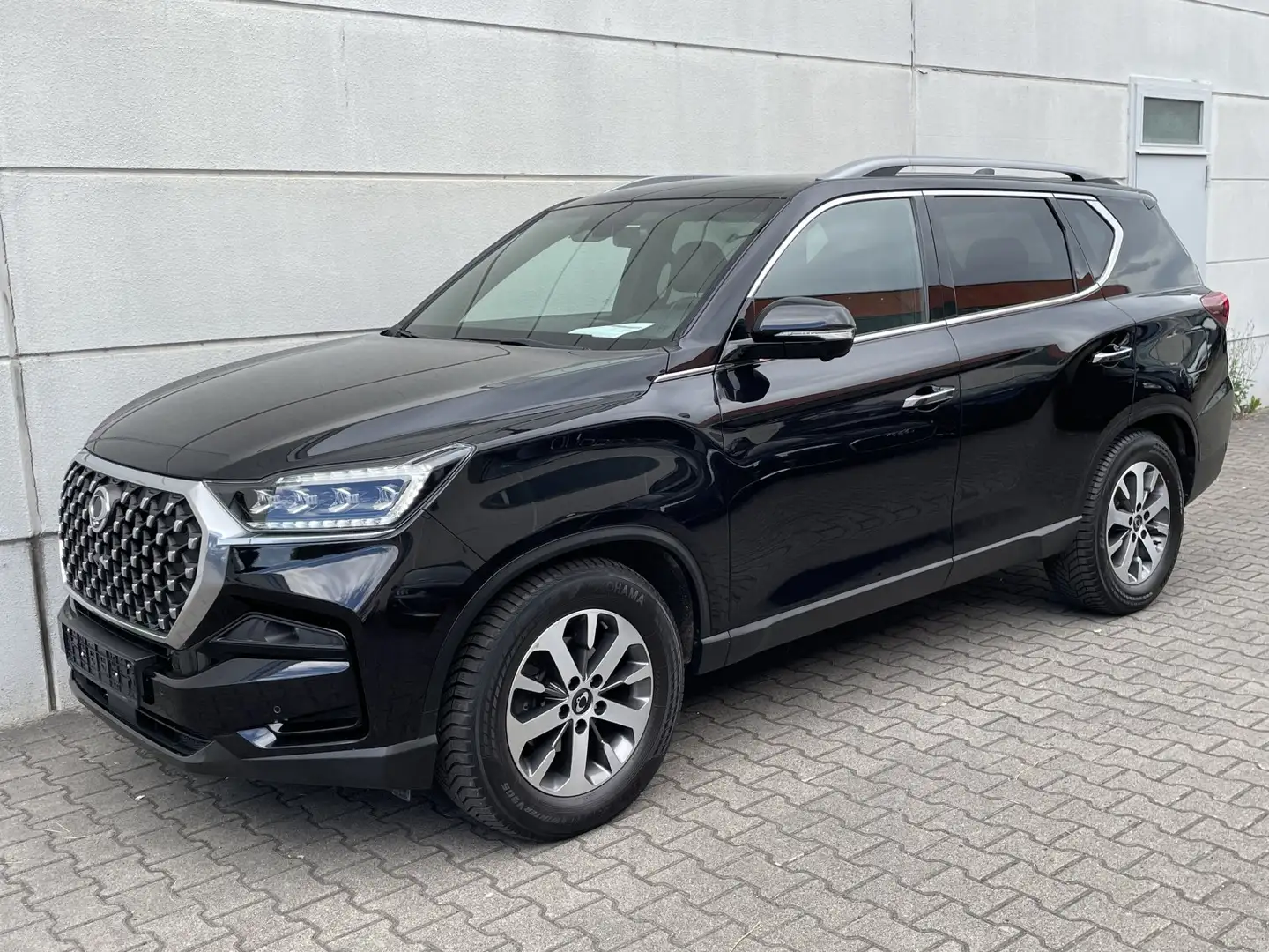 SsangYong Rexton 2.2 E-XDI 4WD 8AT Sapphire 5S EL AHK ACC Schwarz - 2