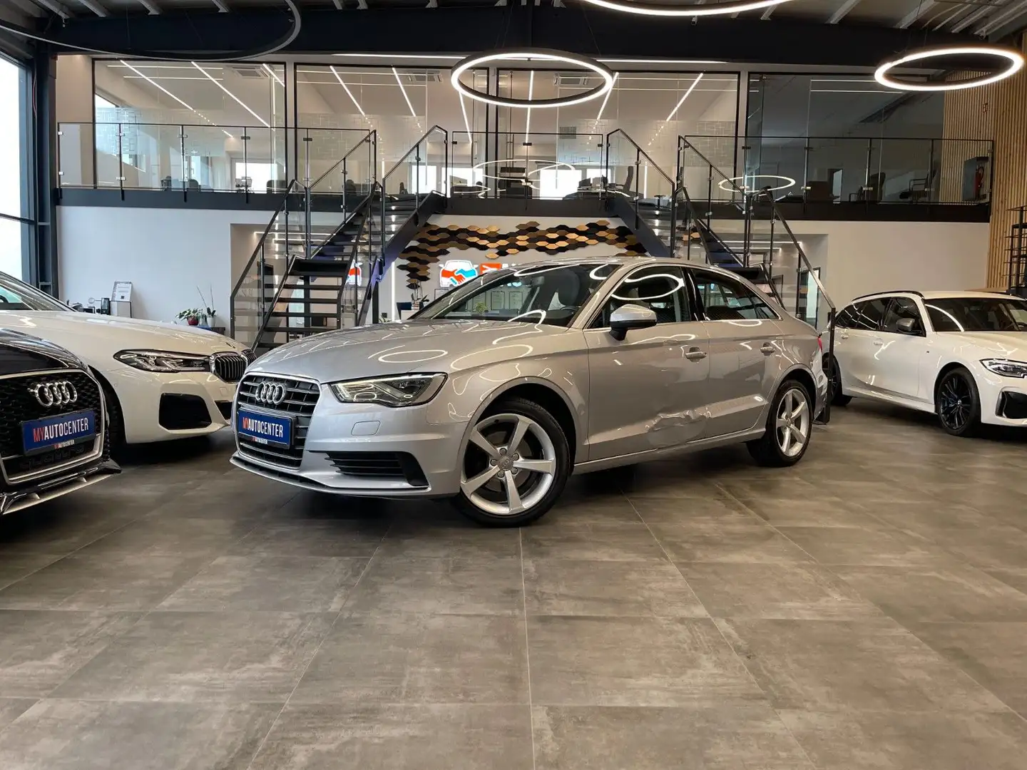 Audi A3 Limousine ultra *LED*NAVI*TEILLEDER*SZHZ*PDC* Silver - 1