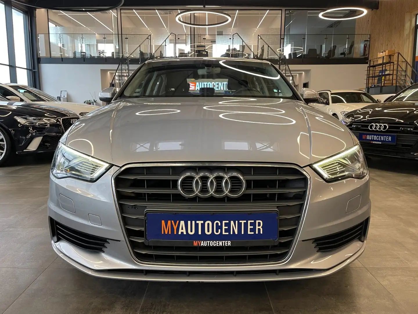 Audi A3 Limousine ultra *LED*NAVI*TEILLEDER*SZHZ*PDC* Silver - 2