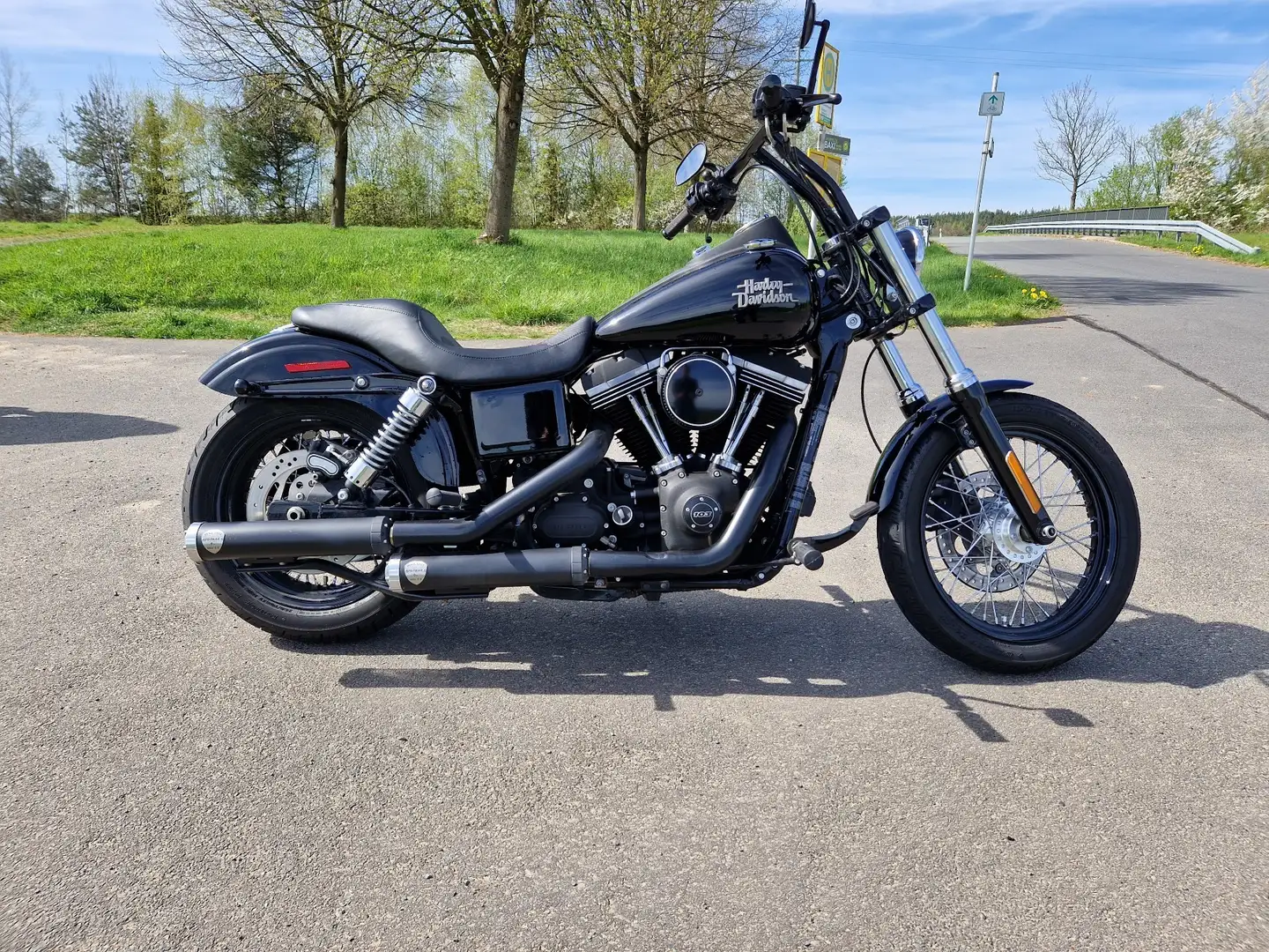 Harley-Davidson Dyna Street Bob Noir - 1