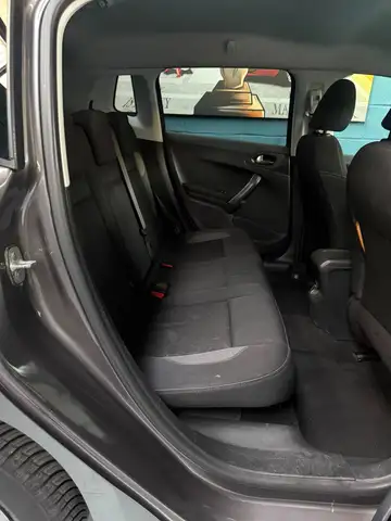 Peugeot 2008 view 11