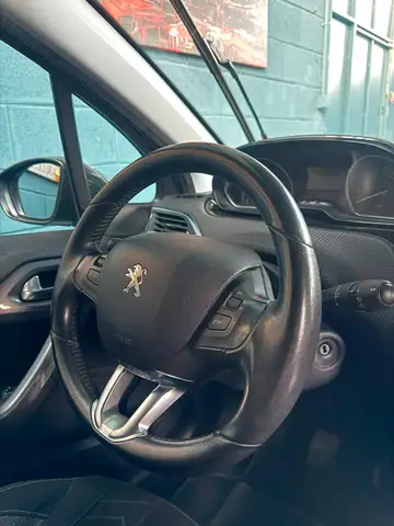 Peugeot 2008 view 6