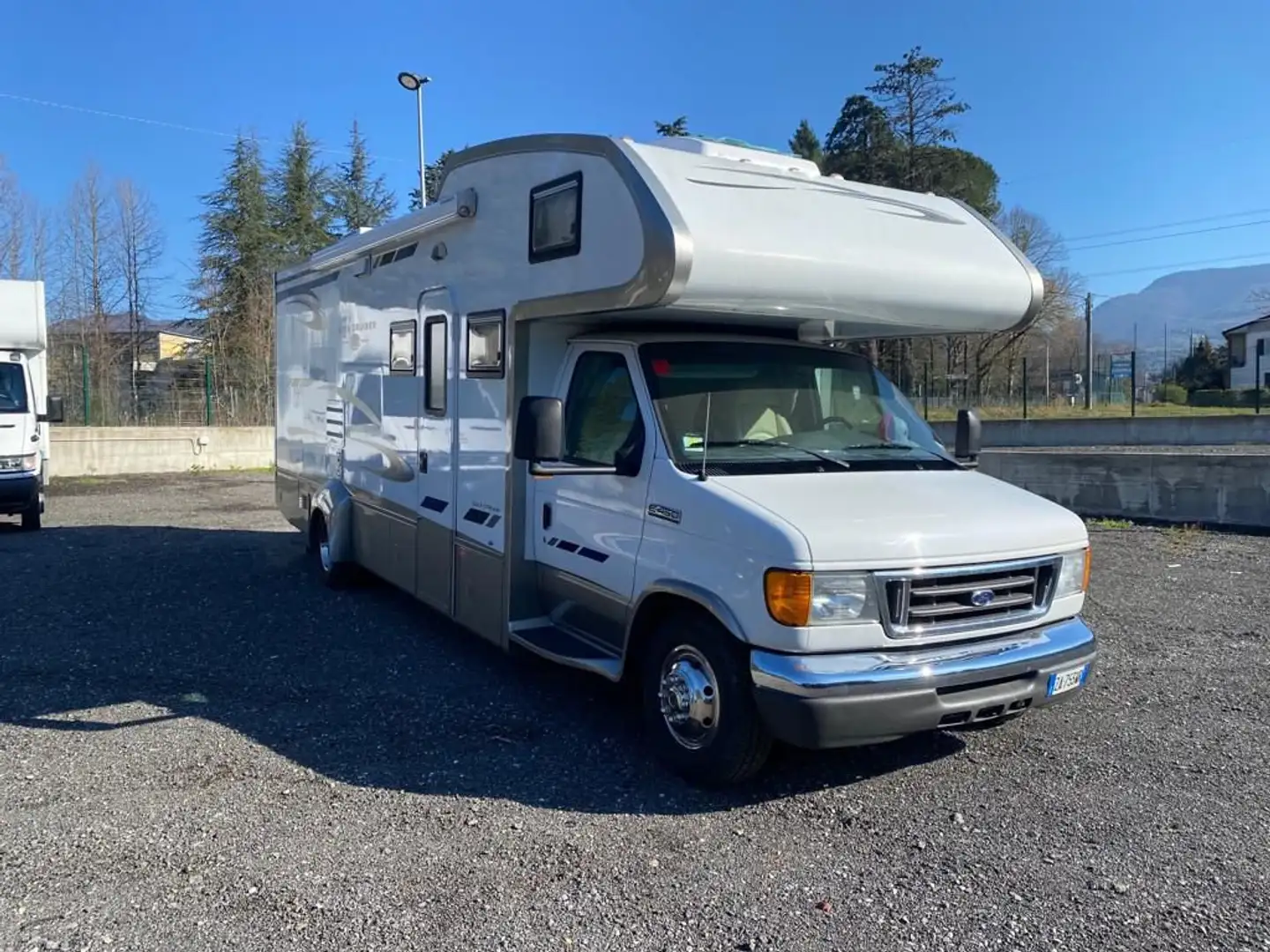 Ford F 450 E 450 VISTA CRUISER Weiß - 1