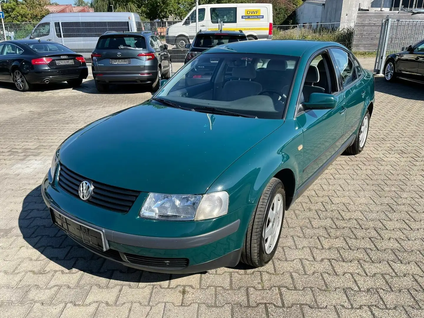 Volkswagen Passat 1.6 Comfor./ 1.Hand / Scheckheftgepflegt Verde - 1