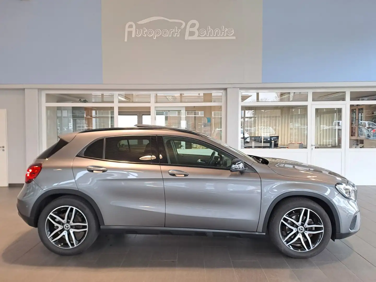 Mercedes-Benz GLA 220 d Urban*Panorama*LED*KAM*Styling-Paket* Szürke - 1