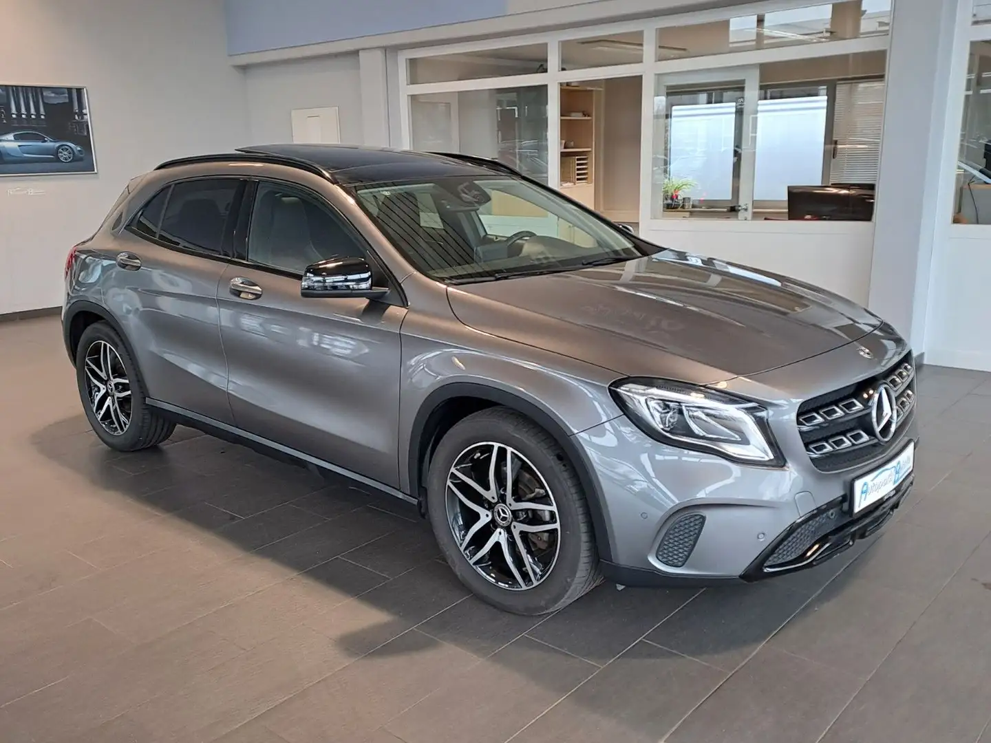 Mercedes-Benz GLA 220 d Urban*Panorama*LED*KAM*Styling-Paket* Grau - 2
