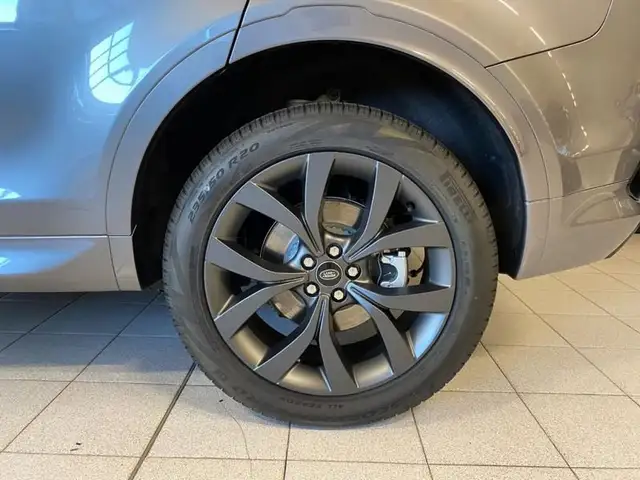 Land Rover Discovery Sport view 9