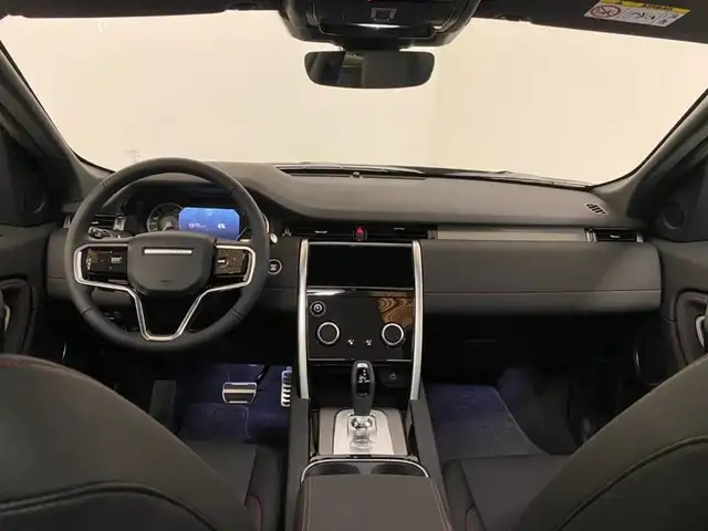 Land Rover Discovery Sport view 4