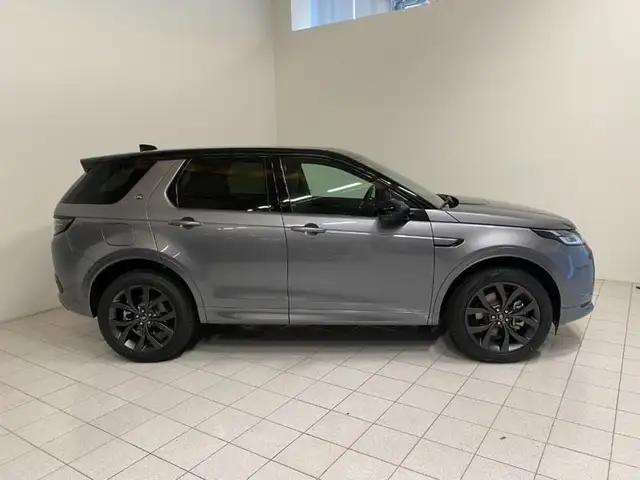 Land Rover Discovery Sport view 6
