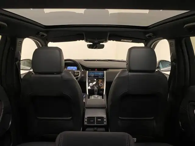 Land Rover Discovery Sport view 10