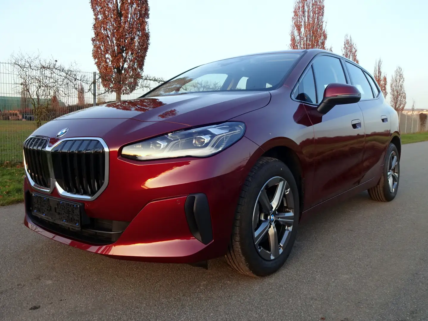 BMW 218 2er Active Tourer DCT Premium 16.000€ unter UPE Rouge - 1