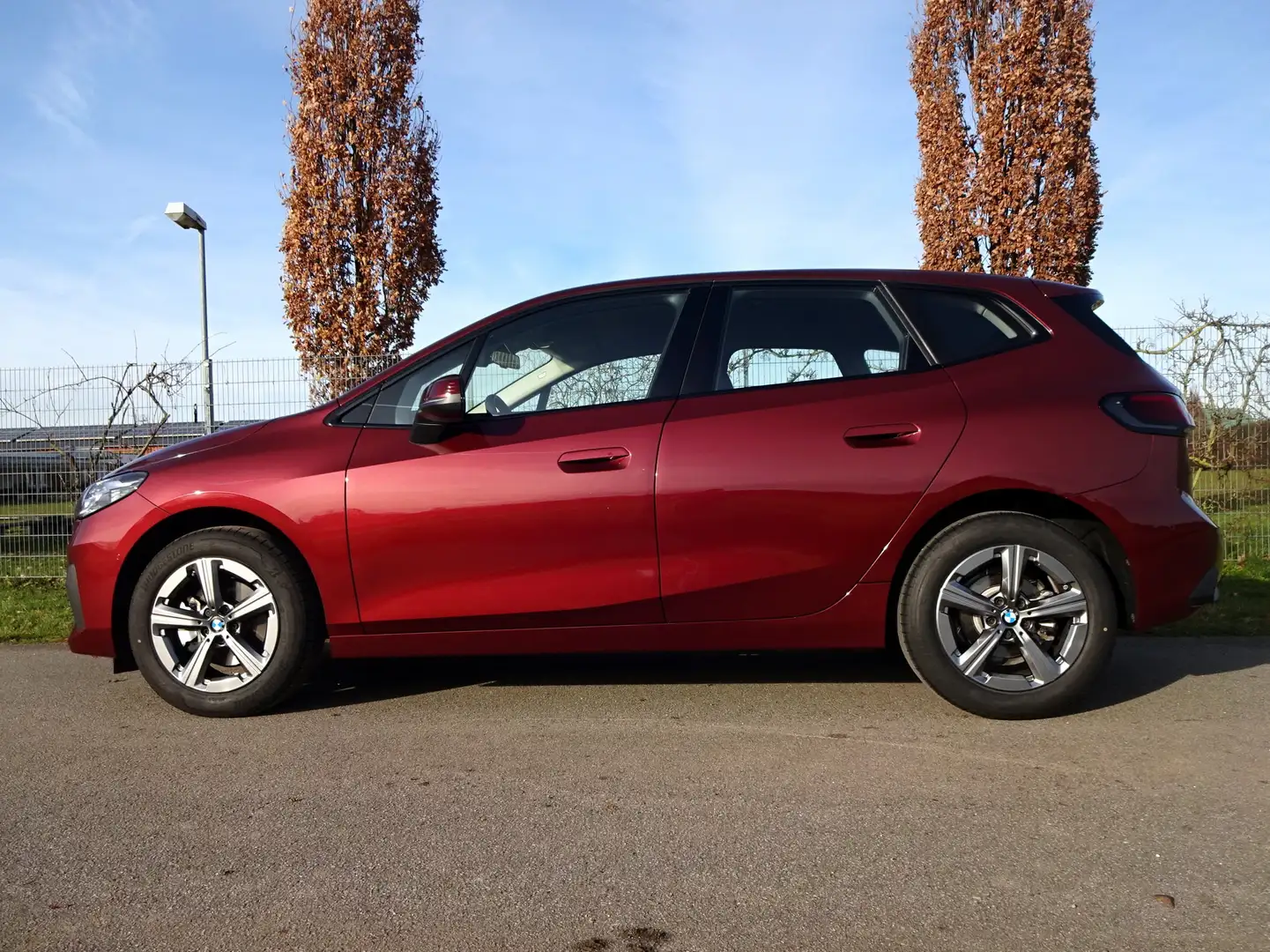BMW 218 2er Active Tourer DCT Premium 16.000€ unter UPE Rouge - 2
