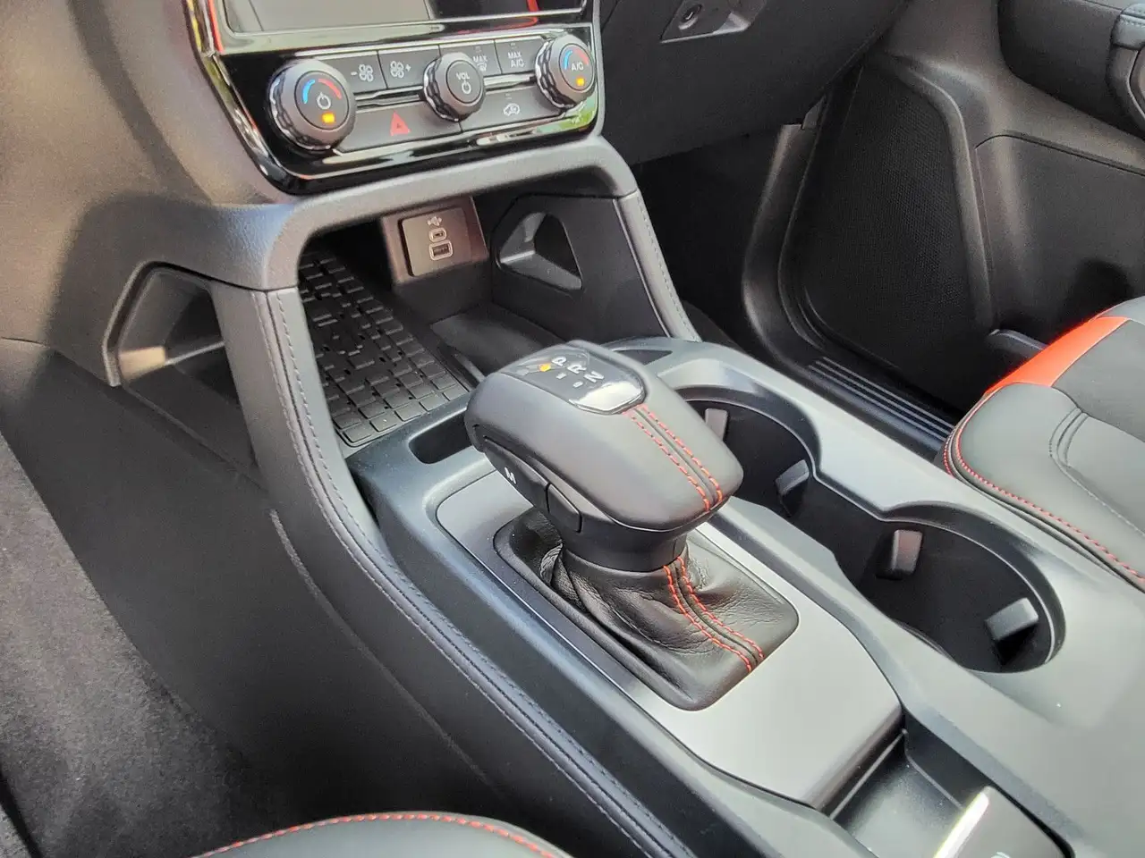 Ford Ranger Raptor 2,0D Mod26 eRollo AHK 2,5 Tech93 da 4-26 15