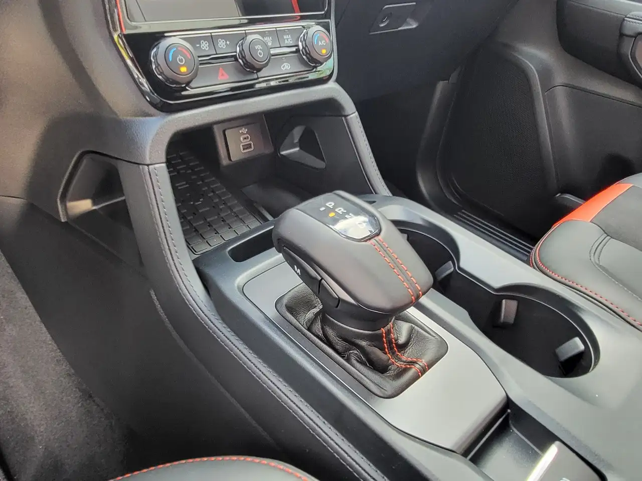 Ford Ranger Raptor 2,0D Mod26 eRollo AHK 2,5 Tech93 da 4-26 14