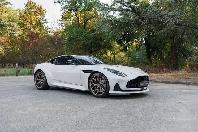 Aston Martin DB12 NEUTRON WHITE - B&W