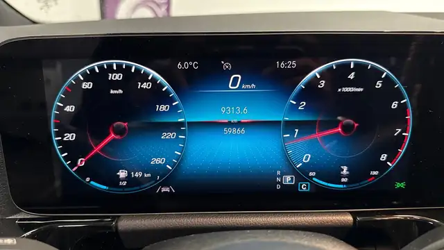 Mercedes-Benz Gla Class view 24