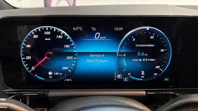 Mercedes-Benz Gla Class view 23
