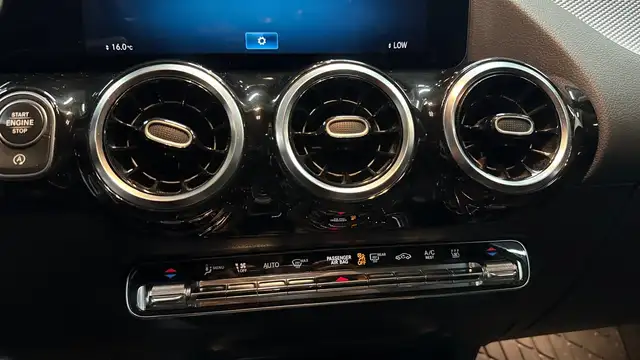 Mercedes-Benz Gla Class view 22