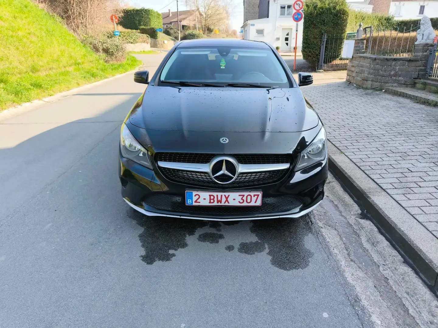 Mercedes-Benz CLA 180 Shooting Brake d 7G-DCT Černá - 1