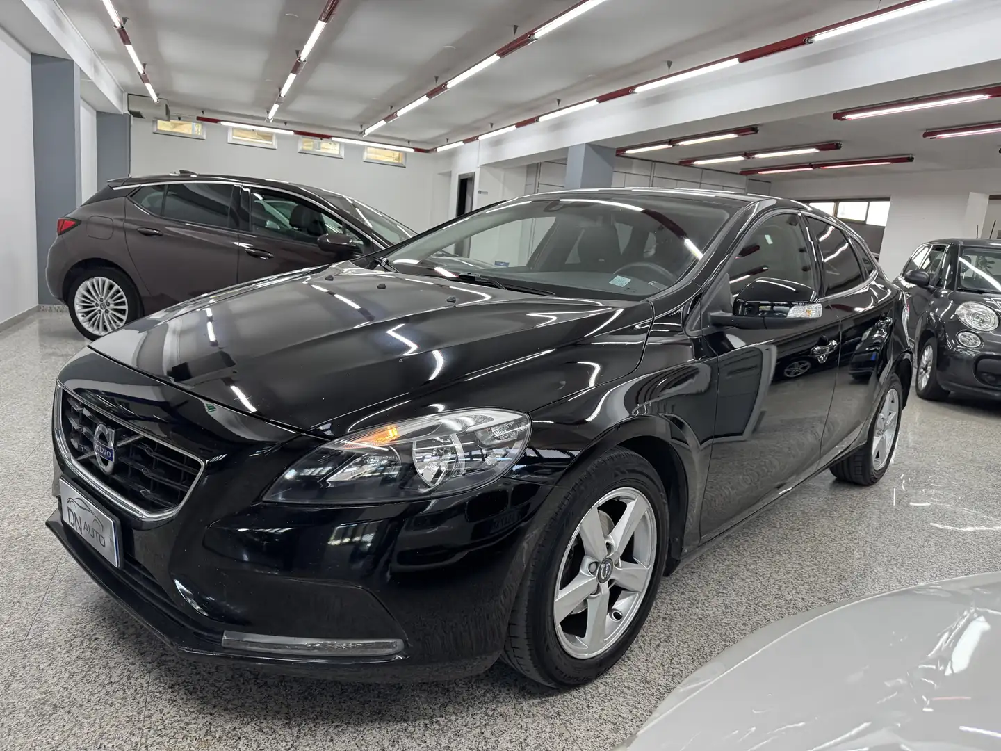 Volvo V40 V40 1.6 d2 Momentum Noir - 1