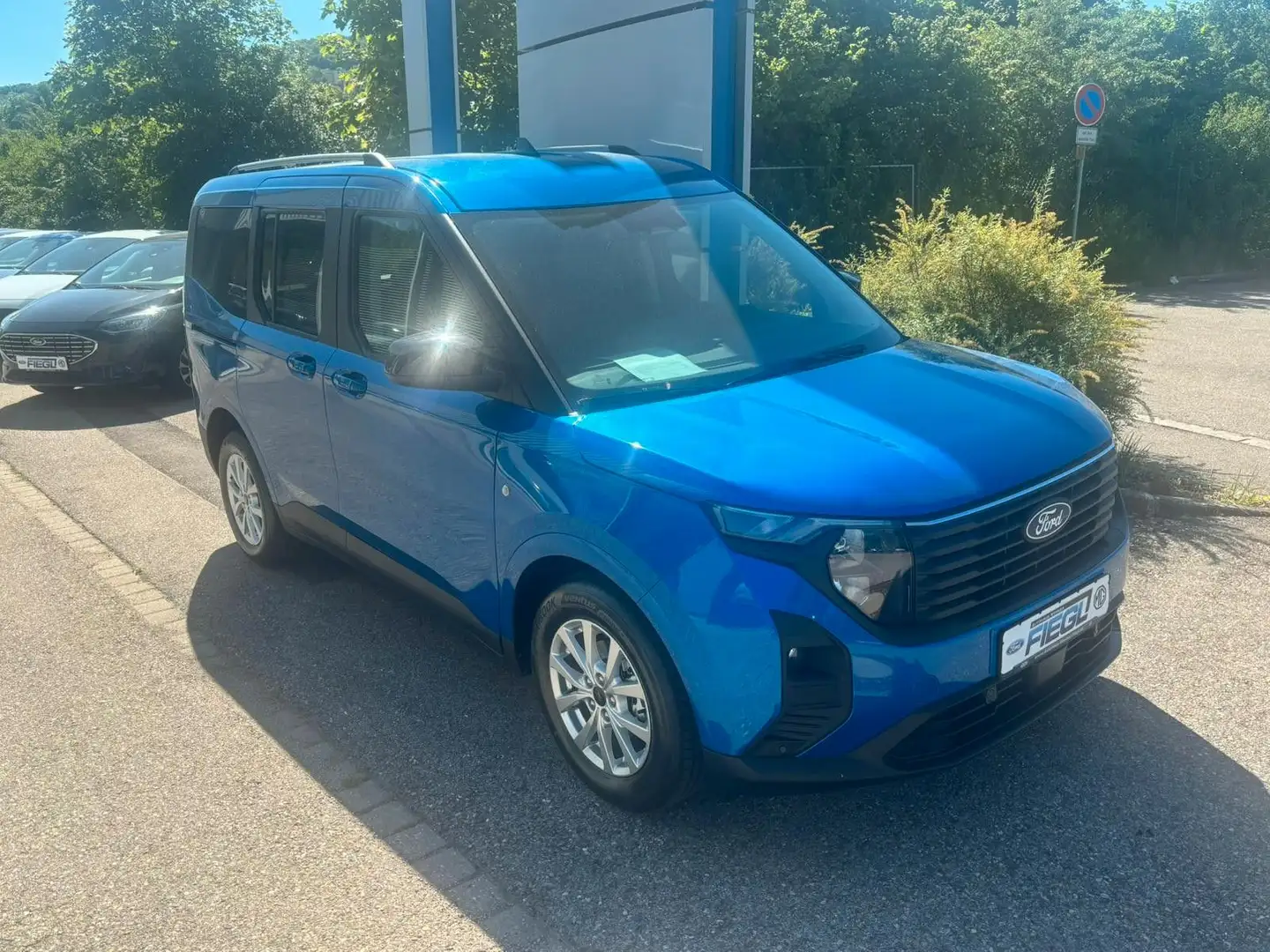 Ford Tourneo Courier Titanium Bleu - 2