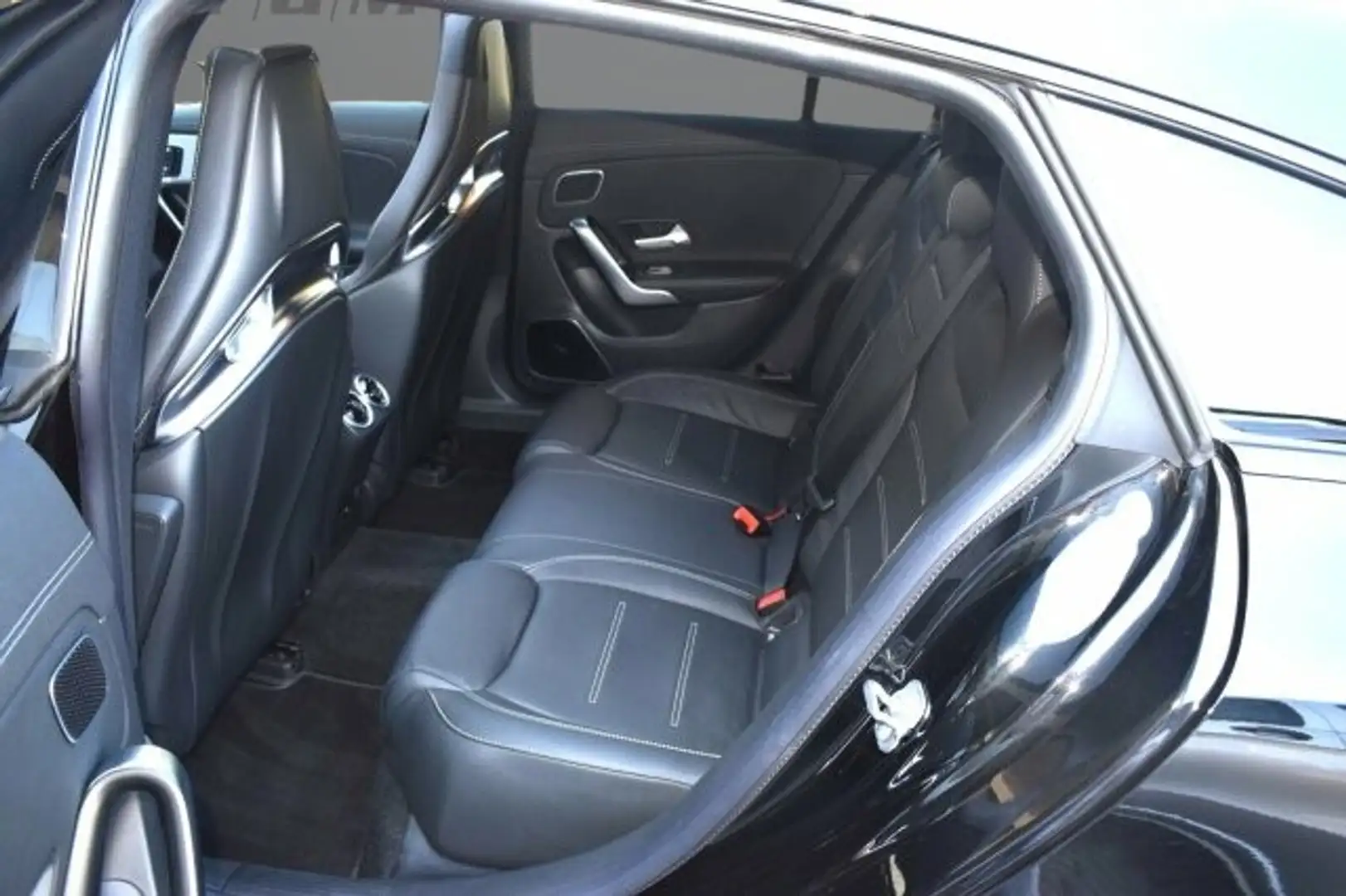 Mercedes-Benz CLA 35 AMG 4Matic +Wide+MBUX+Pano+AHK+HUD+360 Noir - 2