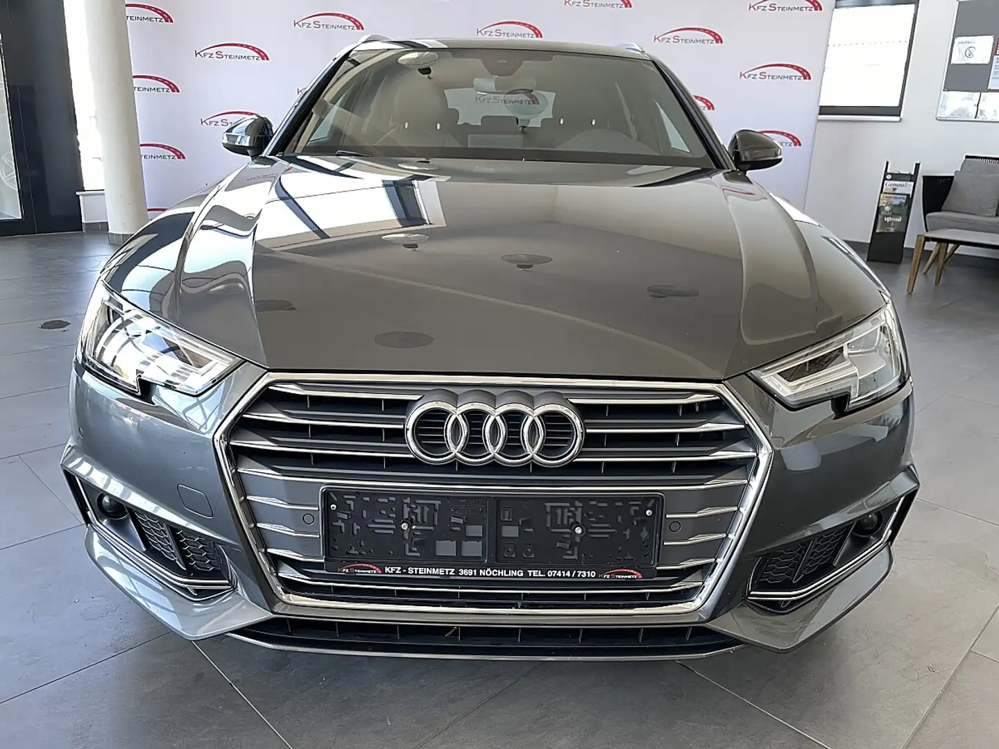Audi A4 Avant 2,0 TDI Grau - 2