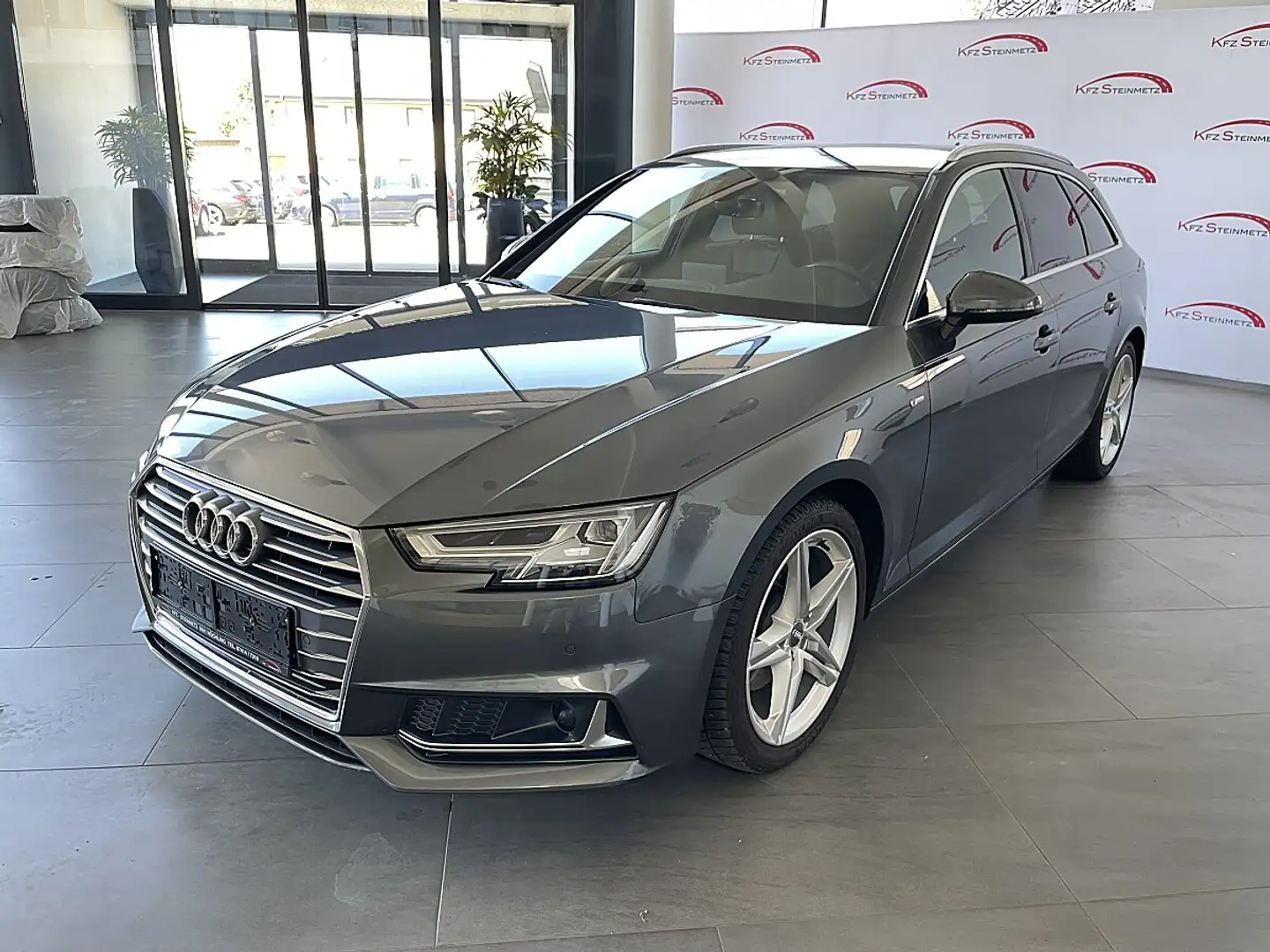 Audi A4 Avant 2,0 TDI Grau - 1