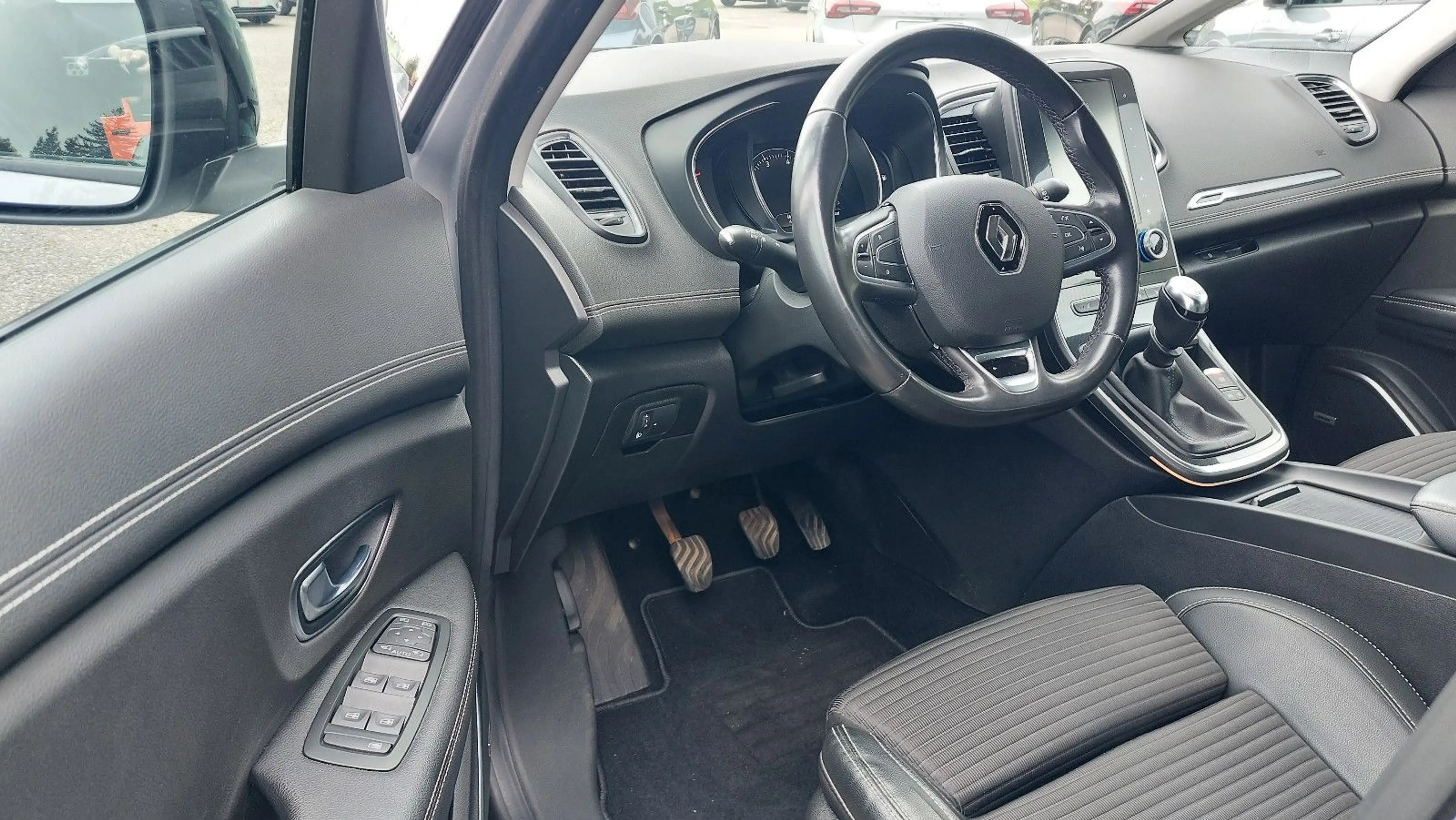 Renault Scenic IV BOSE Edition Assistenzsysteme — photo 15