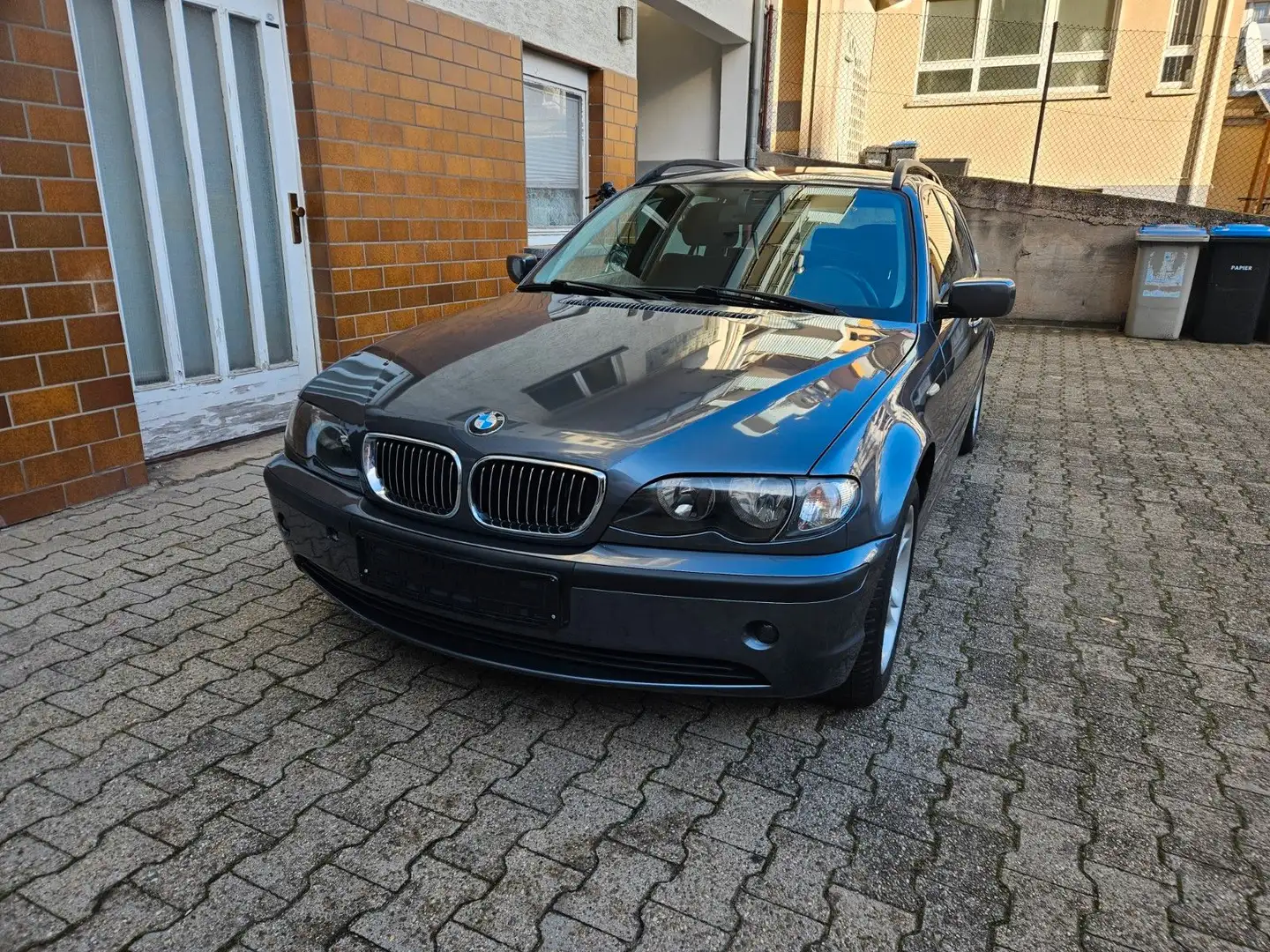 BMW 320 i Touring / TÜV NEU Gris - 2