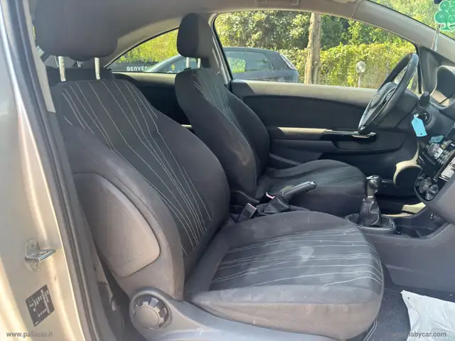 Opel Corsa view 8