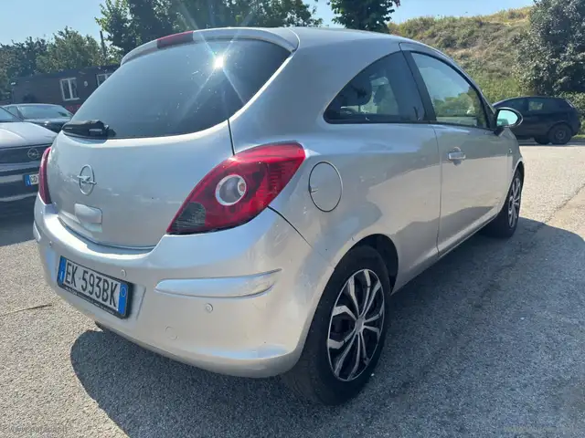 Opel Corsa view 11