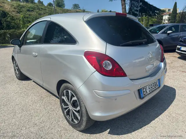 Opel Corsa view 13