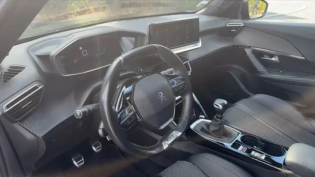 Peugeot 2008 view 8