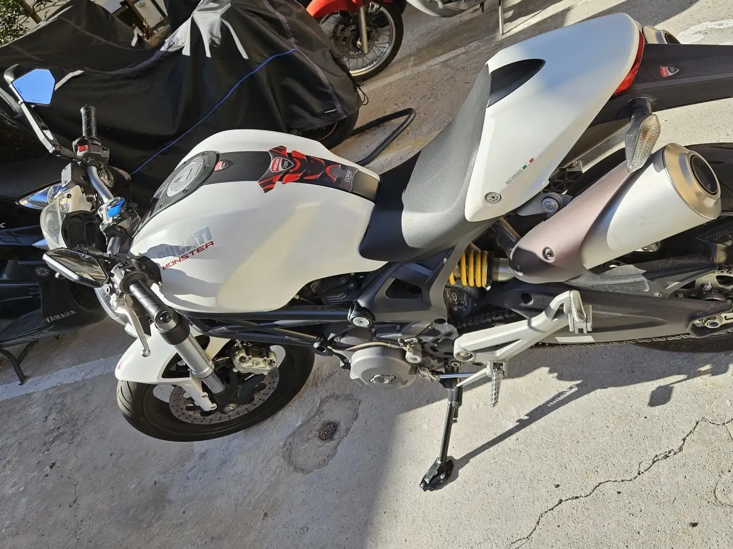 Ducati Monster 696 White - 1