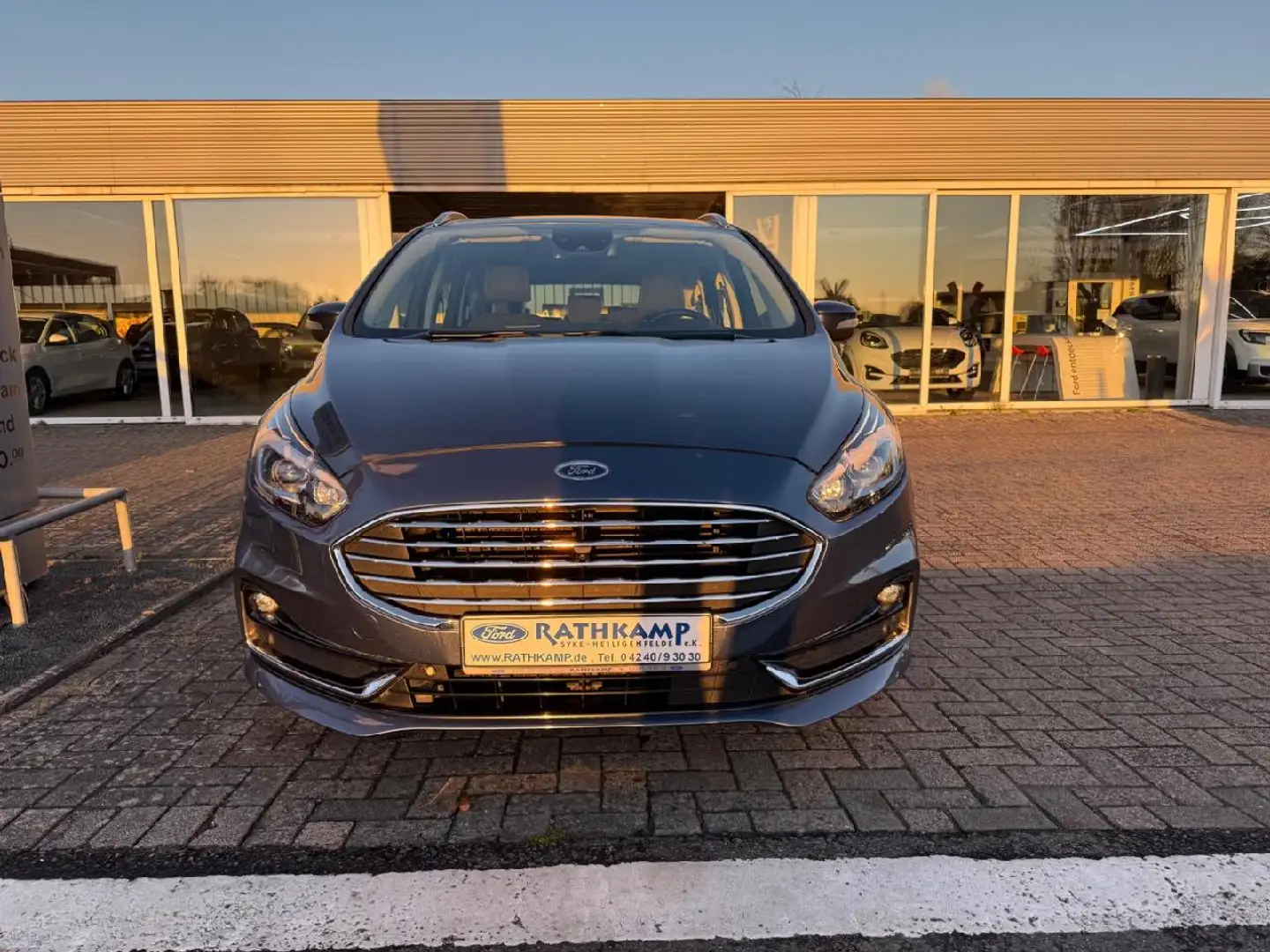 Ford S-Max Hybrid Titanium Blau - 2