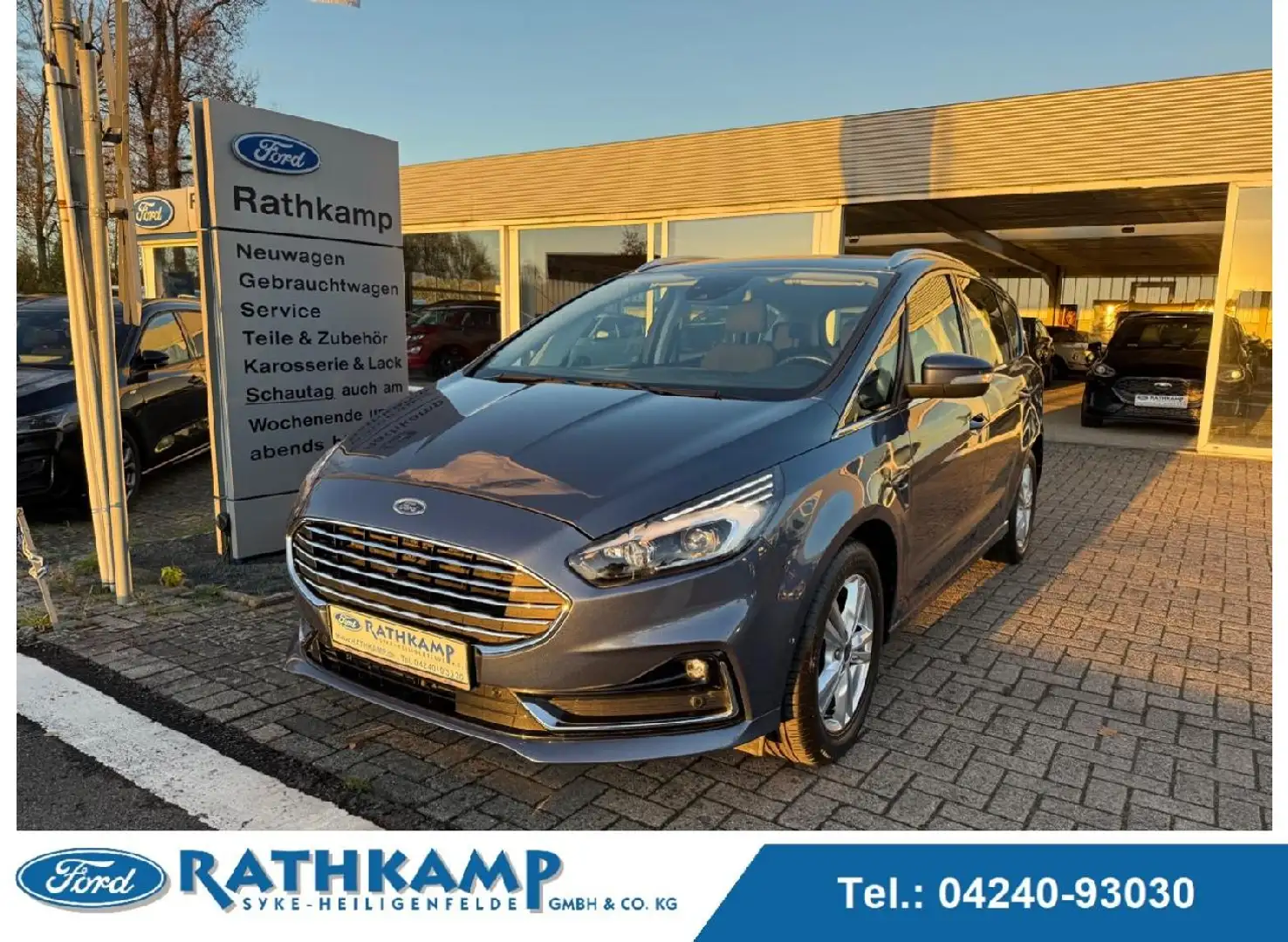 Ford S-Max Hybrid Titanium Blau - 1