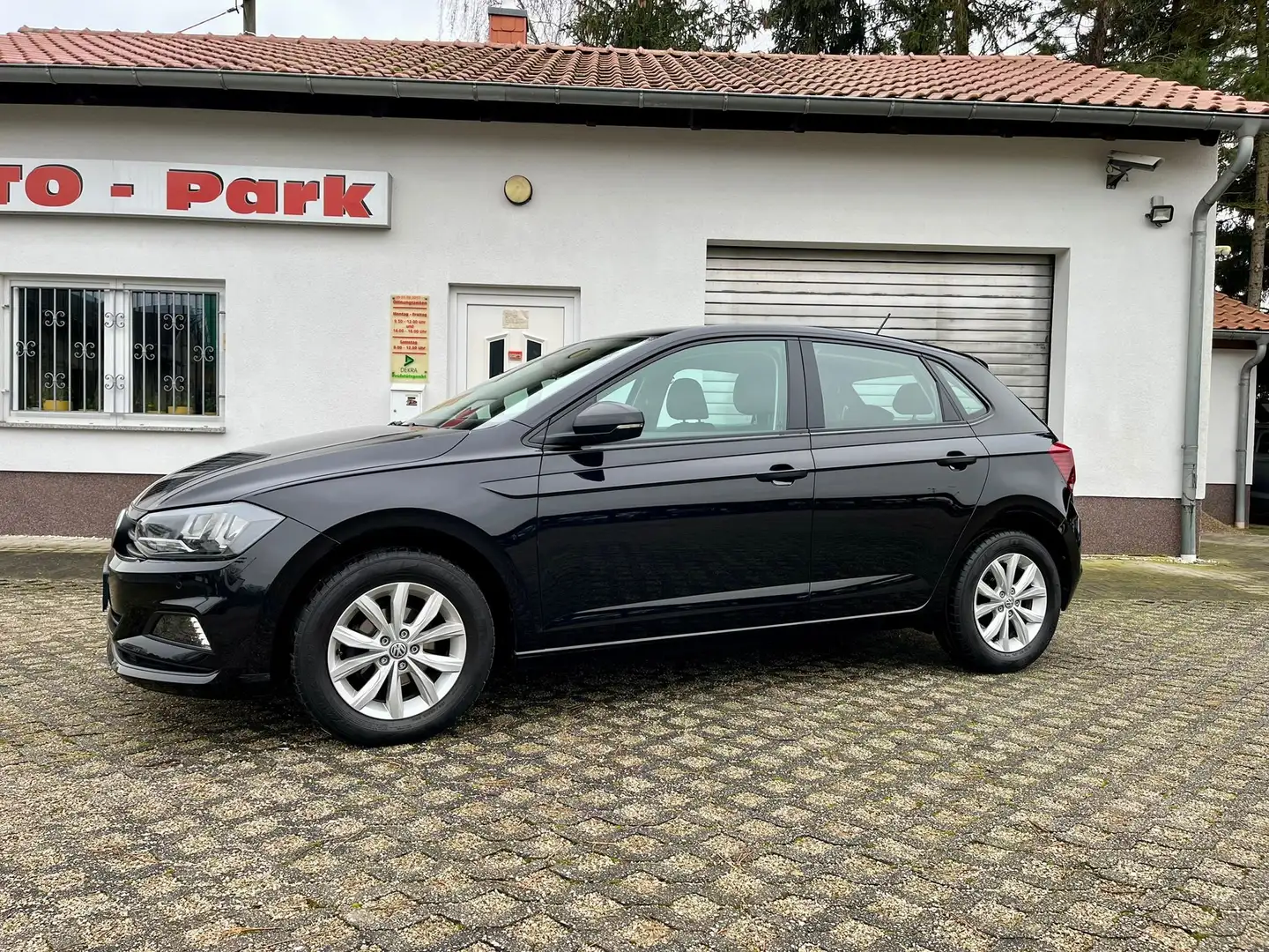 Volkswagen Polo 1.0 Trendline LED Tagfahrlicht Schwarz - 1