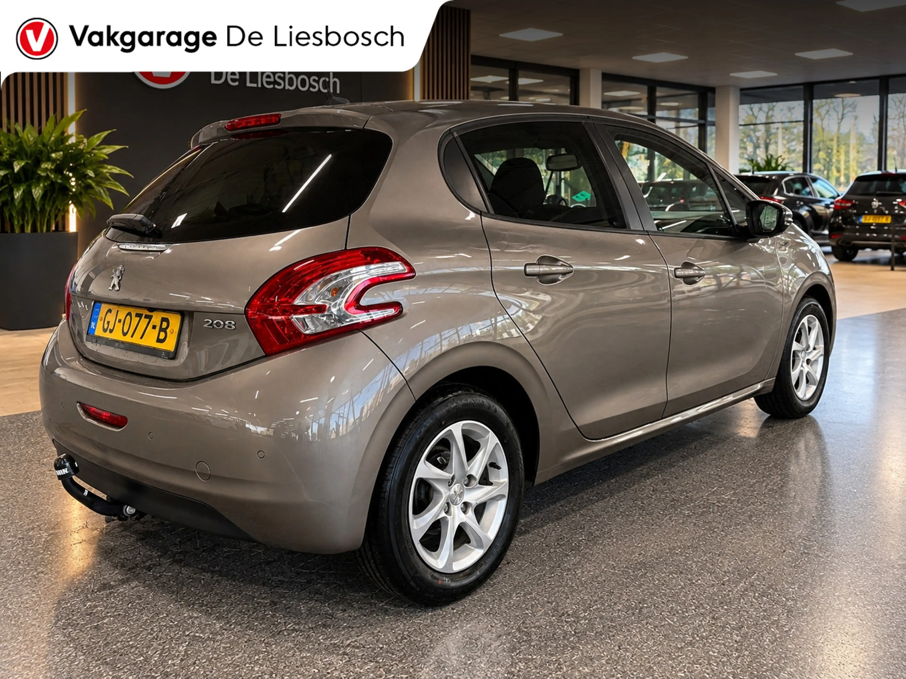 Peugeot 208 1.2 PureTech Style Pack/airco/navi/trekhaak/boeken — photo 4
