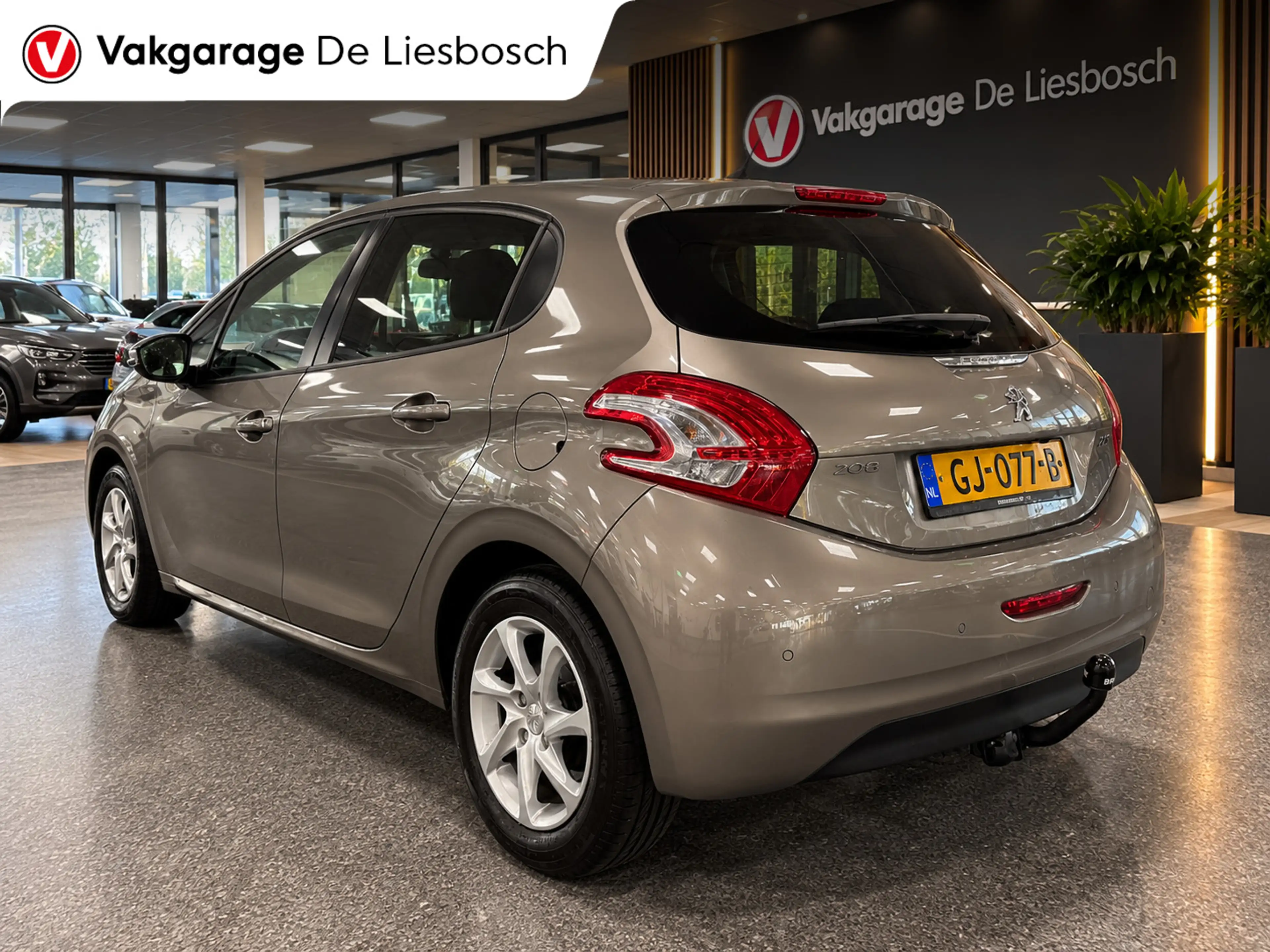 Peugeot 208 1.2 PureTech Style Pack/airco/navi/trekhaak/boeken — photo 2
