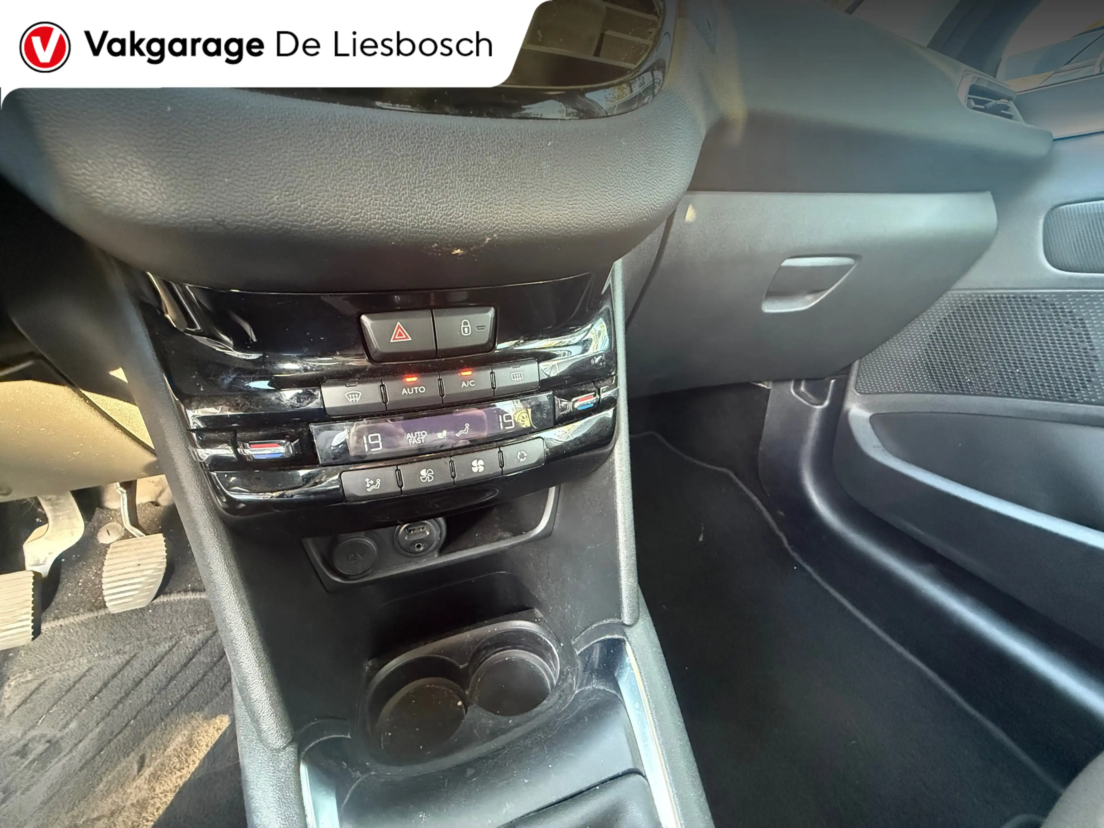 Peugeot 208 1.2 PureTech Style Pack/airco/navi/trekhaak/boeken — photo 10