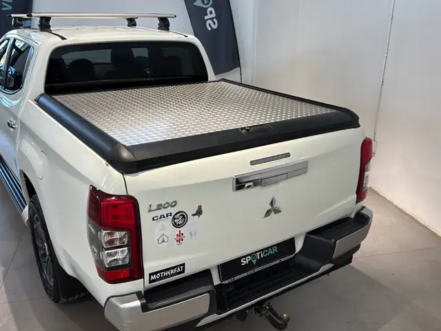 Mitsubishi L200 view 5
